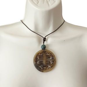 ASIAN CHRYSOCOLLA TORTOISE STONE PENDANT WITH ADJUSTABLE LEATHER CORD NECKLACE